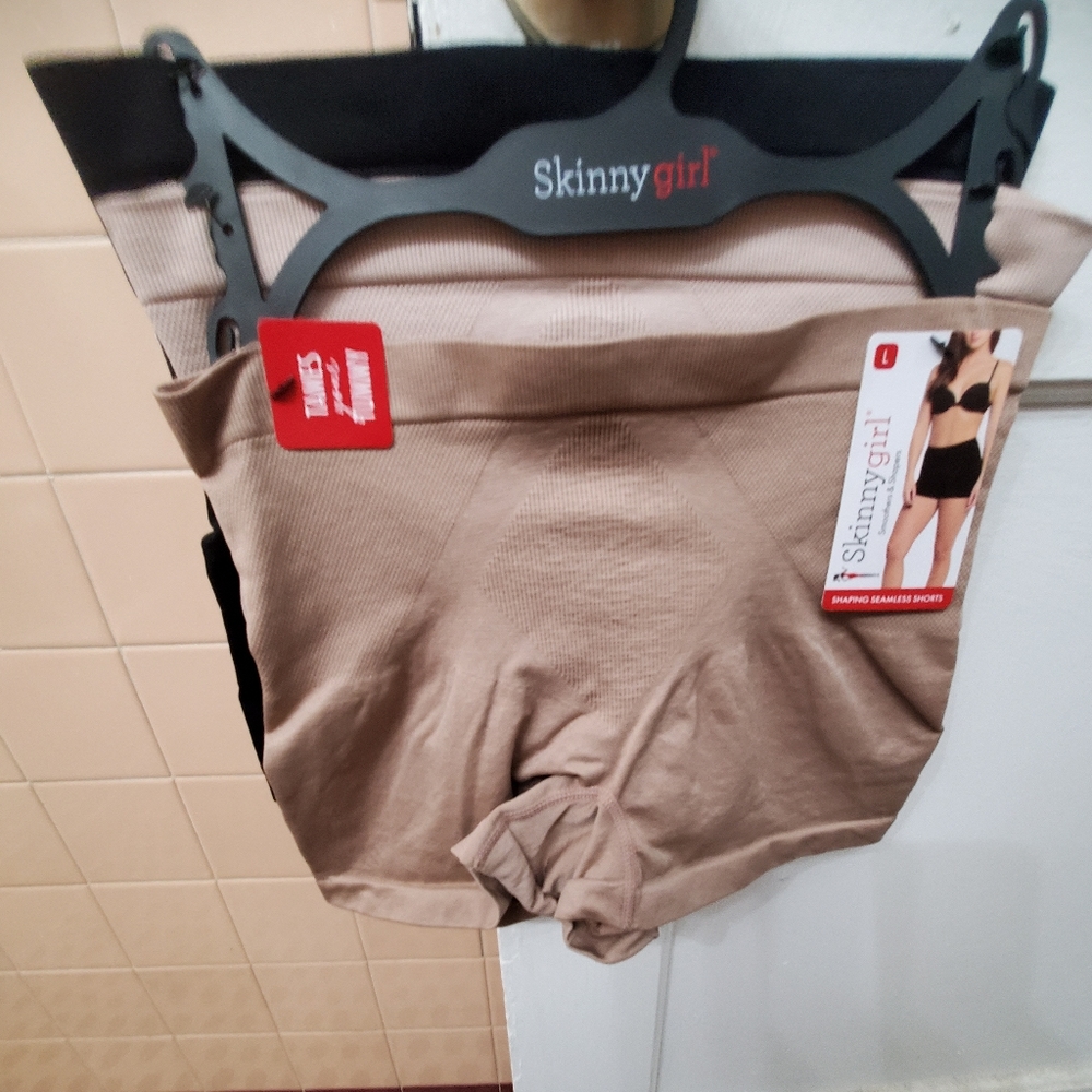 NWT 3PK Skinnygirl Shaping Seamless Shorts; Szs L & M; Tames your Tummy; $35 - Picture 2 of 8